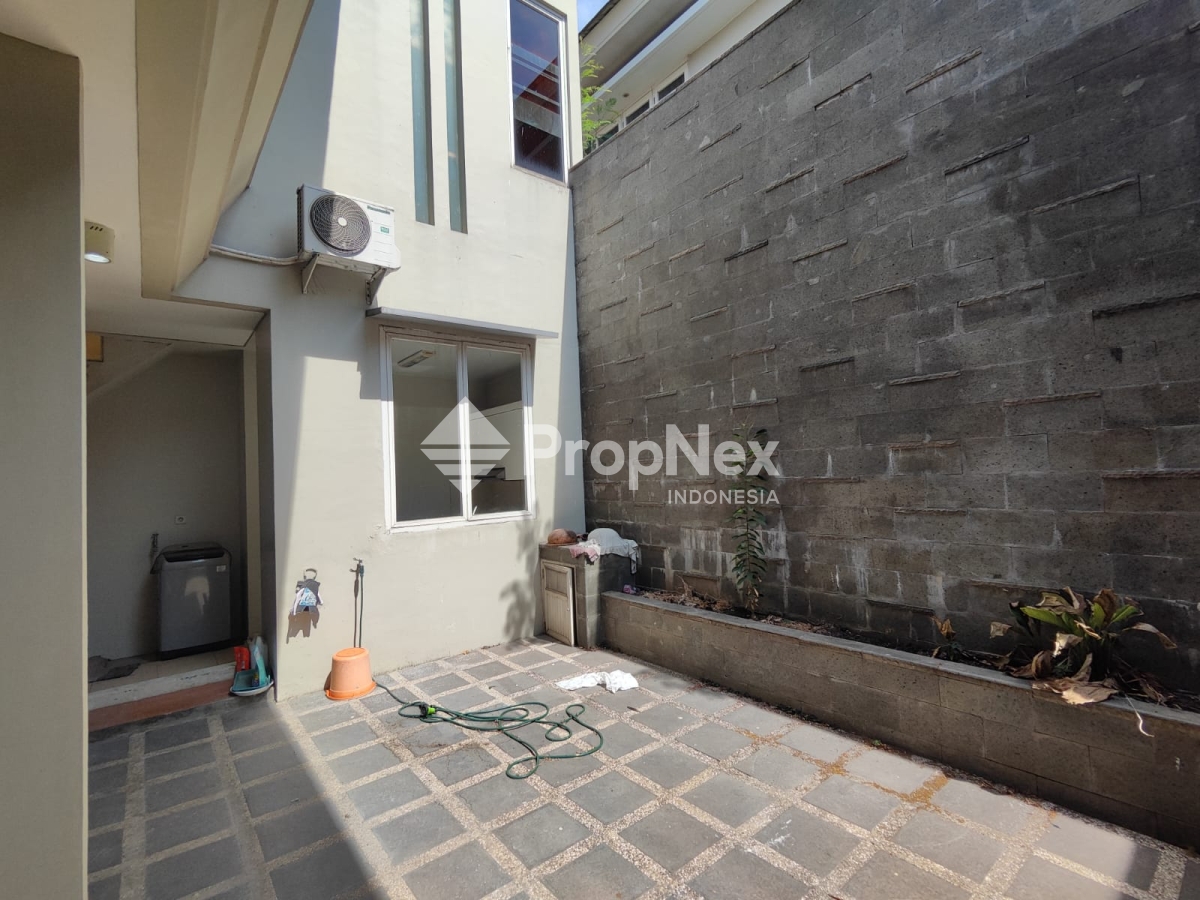 Rumah 2 Lantai Bagus Furnished di Citraland Stonegate — foto 2